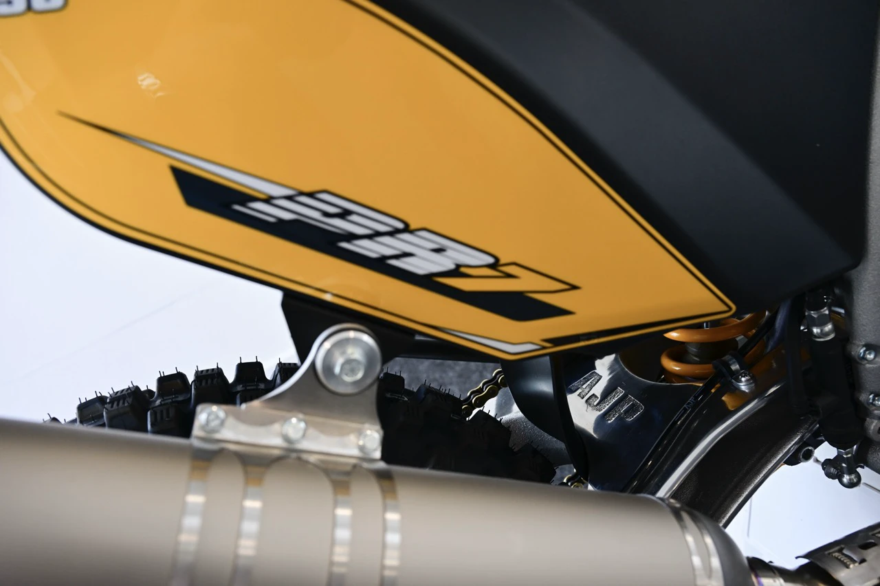 PR7 Gold Detail